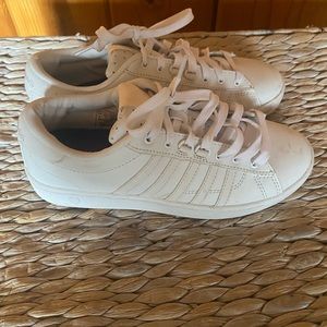 Kswiss tennis shoes one only one time. Size 7